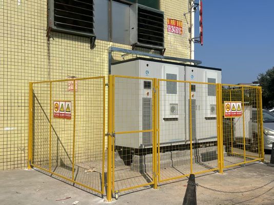 Berbeda-beda tergantung pada model Sistem penyimpanan energi komersial dengan baterai LiFePo4 100Ah
